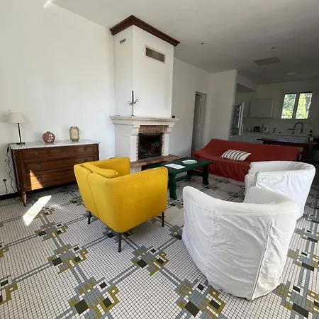 Prázdninový dům House With Large Garden Audenge